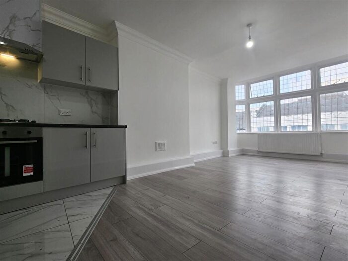 2 Bedroom Flat To Rent In High Road, Ilford, IG1