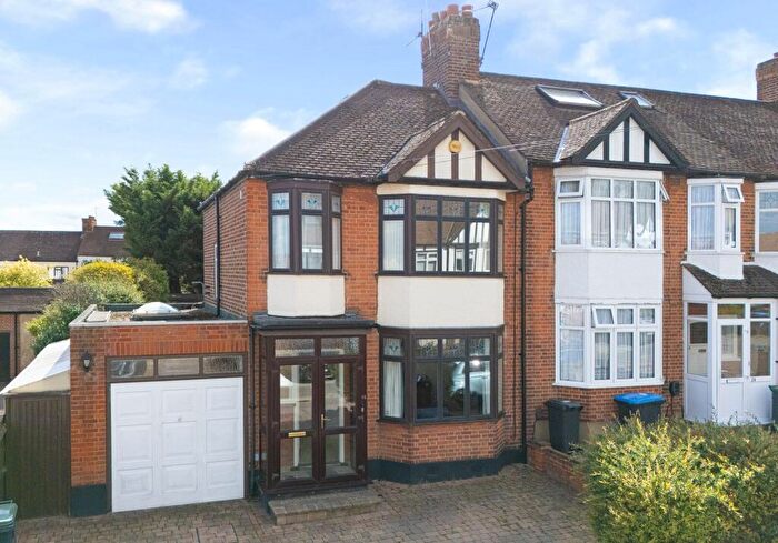 3 Bedroom End Of Terrace House For Sale In Birch Close, Buckhurst Hill, IG9
