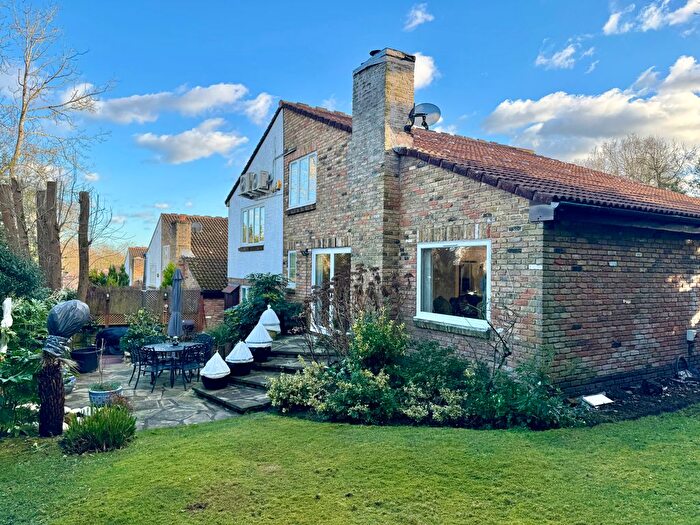 5 Bedroom Detached House For Sale In Warbank Lane, Kingston Upon Thames, KT2