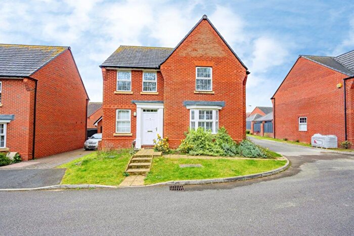 4 Bedroom Detached House For Sale In Grayling Grove, Hemel Hempstead, HP2