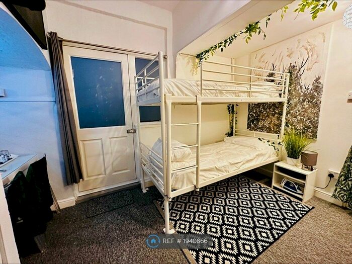 1 Bedroom Property To Rent In Twin Room, Brighton, BN3