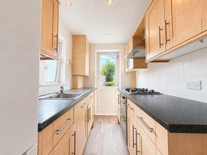 3 Bedroom Semi Detached House To Rent In New Heston Road, Hounslow, TW5