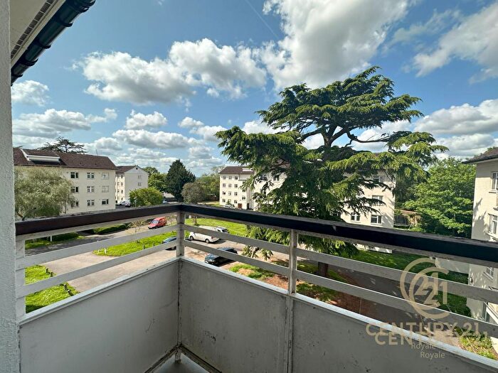 4 Bedroom Apartment To Rent In Kingsnympton Park Kingston Upon Thames, KT2