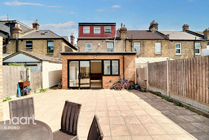 4 Bedroom End Of Terrace House For Sale In Northbrook Road, Ilford, IG1