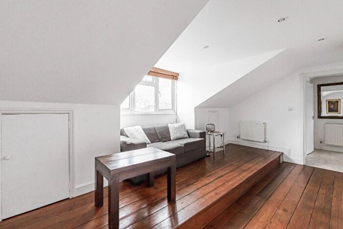 1 Bedroom Apartment To Rent In Battersea Park Road, London, SW11