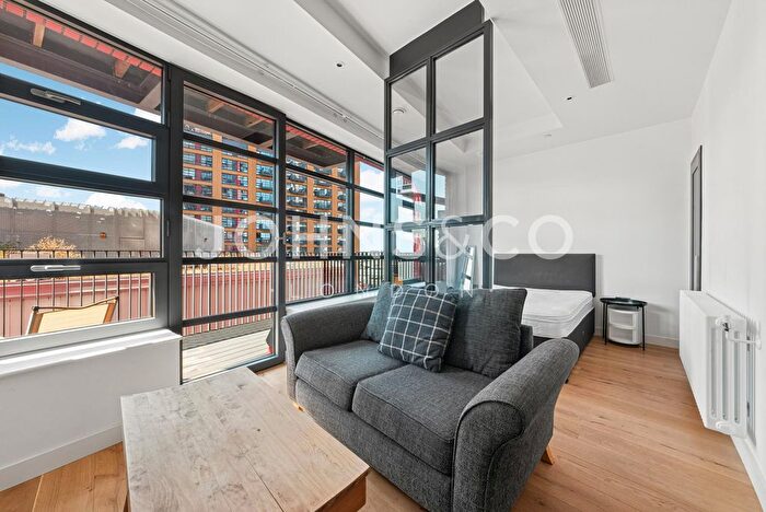 Studio For Sale In Defoe House, London City Island, E14