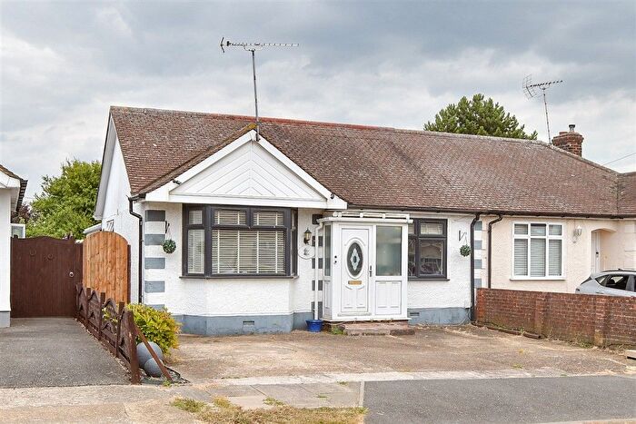 3 Bedroom Bungalow For Sale In Riverview, Basildon, Essex, SS16