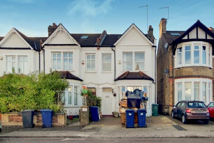5 Bedroom Semi-Detached House To Rent In Woodside Avenue, North Finchley, London, N12