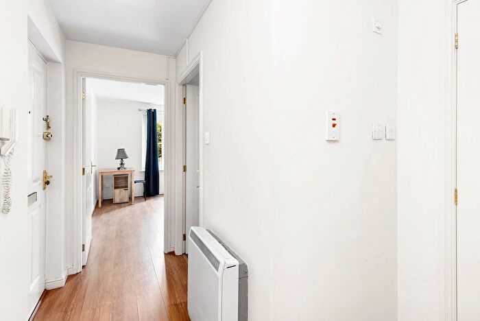 1 Bedroom Flat For Sale In Queens Crescent, Livingston, EH54
