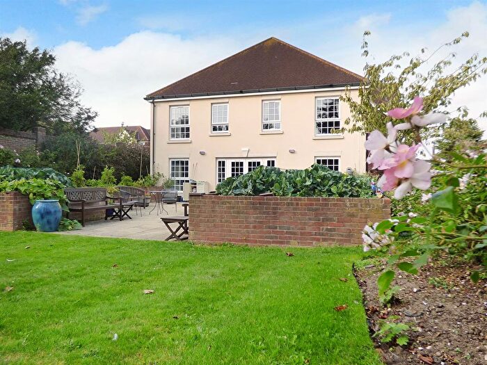 2 Bedroom Flat To Rent In Claridge House, Church Street, Littlehampton, BN17