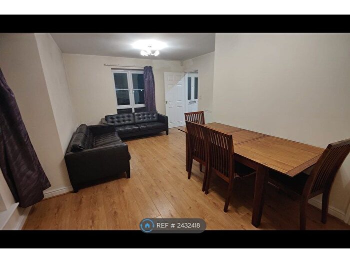 3 Bedroom Semi-Detached House To Rent In Brambling Road, Birmingham, B15
