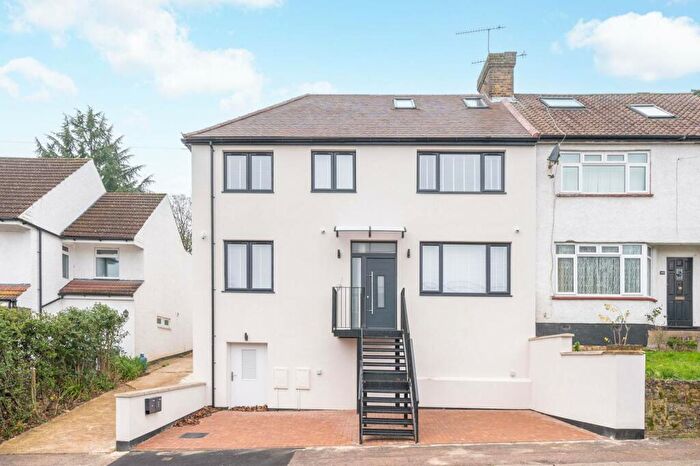 3 Bedroom Flat To Rent In Warwick Road, High Barnet, Barnet, EN5