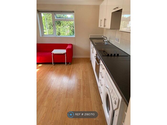 1 Bedroom Flat To Rent In Gladstone Road, Orpington, BR6