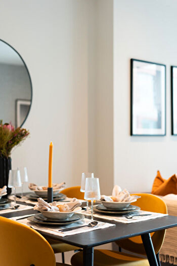 2 Bedroom Apartment To Rent In Nine Elms Lane, London, SW11