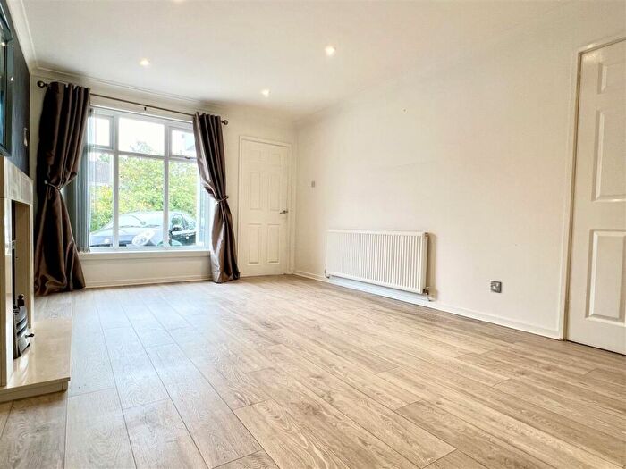 3 Bedroom Semi-Detached House For Sale In Wrekin Close, Halesowen, B63