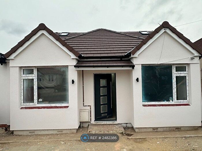 5 Bedroom Bungalow To Rent In Stanley Road, Hornchurch, RM12