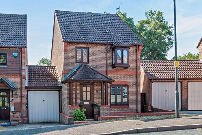 3 Bedroom Link Detached House For Sale In Longfields Drive, Bearsted, Maidstone, ME14