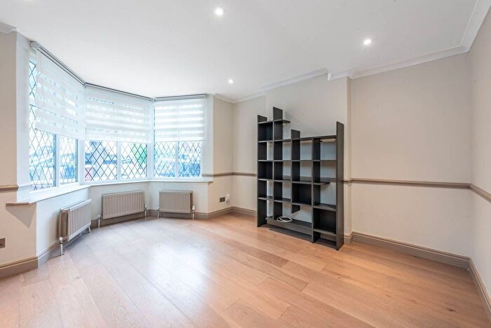 4 Bedroom Property To Rent In Brookside Road, Golders Green, London, NW11