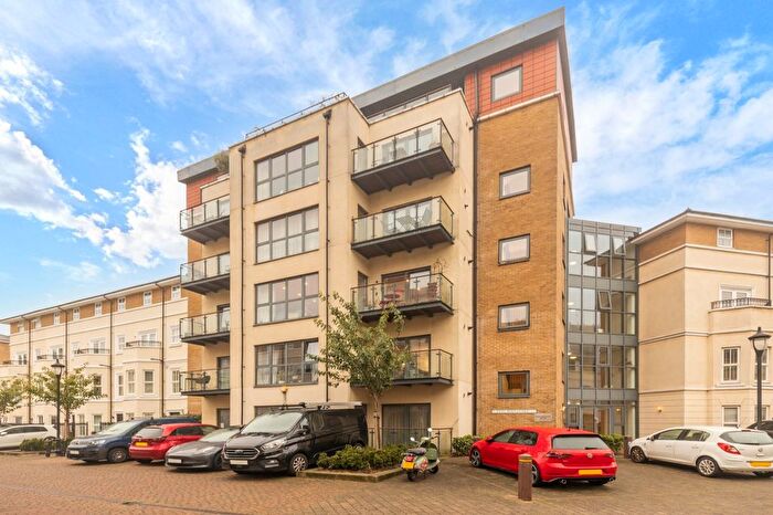 2 Bedroom Flat To Rent In Canal Boulevard, Camden, NW1