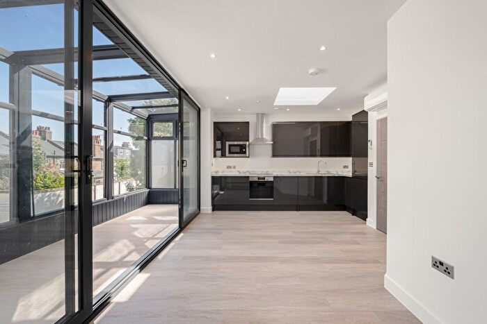 1 Bedroom Flat To Rent In Ewell Road, Surbiton, KT6