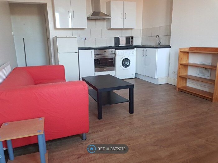 1 Bedroom Flat To Rent In Zulla Road, Nottingham, NG3