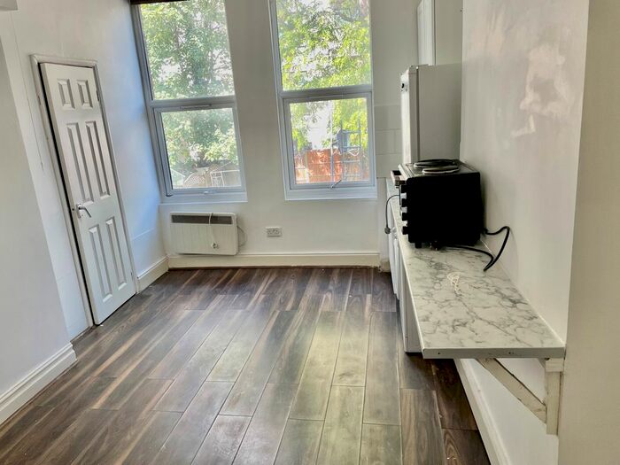 Studio To Rent In Emanuel Avenue, Acton, W3