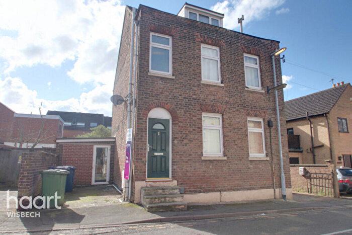 4 Bedroom Detached House For Sale In St Peters Road, Wisbech, PE13