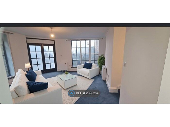 1 Bedroom Flat To Rent In North Street, Crewkerne, TA18