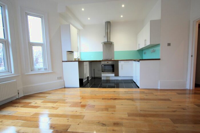 2 Bedroom Flat To Rent In Greyhound Lane, London, SW16