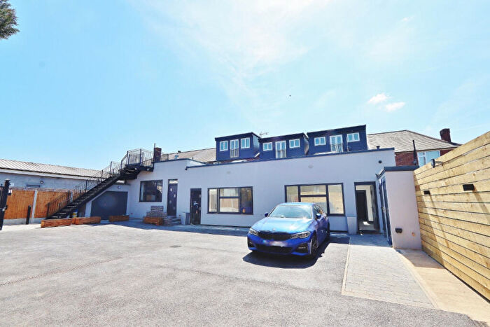 1 Bedroom Apartment To Rent In Collier Row Road, Collier Row, RM5