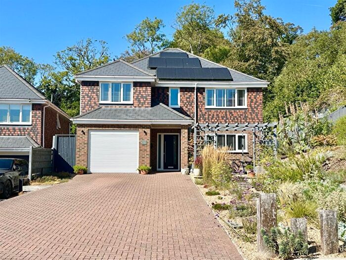 4 Bedroom Detached House For Sale In Shining Cliff, Hastings, TN34