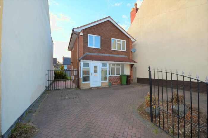 3 Bedroom Detached House To Rent In Prestwood Road, Wolverhampton, West Midlands, WV11