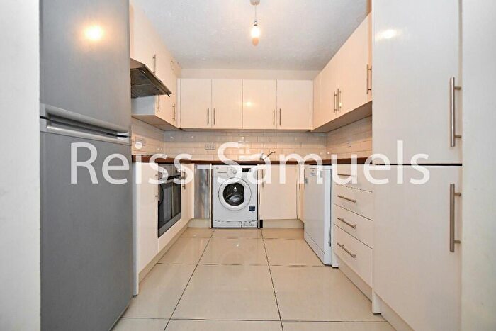 6 Bedroom Town House To Rent In Ambassador Square, London, E14