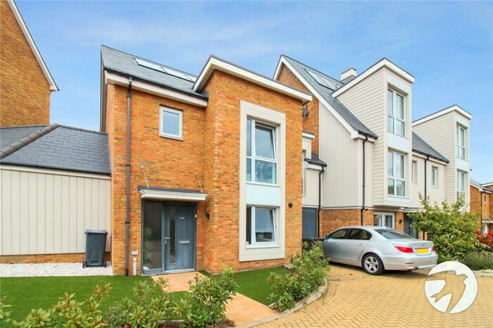 3 Bedroom End Of Terrace House To Rent In Castleridge Drive, Greenhithe, Kent, DA9