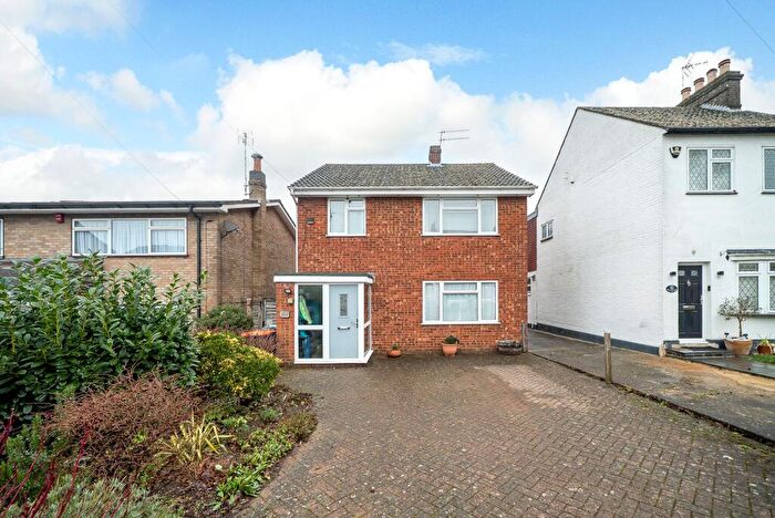 3 Bedroom Detached House For Sale In Summer Street, Slip End, LU1