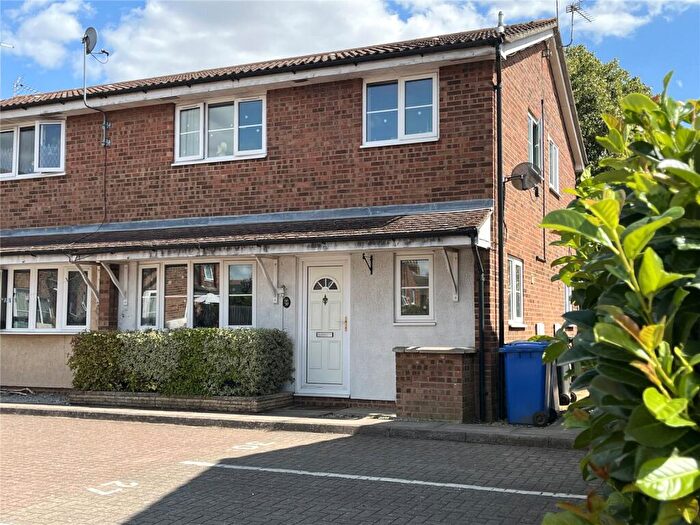 2 Bedroom End Of Terrace House For Sale In Avondale Mews, Kettering, Northamptonshire, NN16