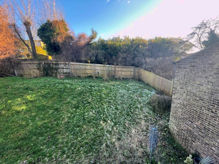 2 Bedroom Flat To Rent In Royal Court, Hemel Hempstead, Hertfordshire, HP3