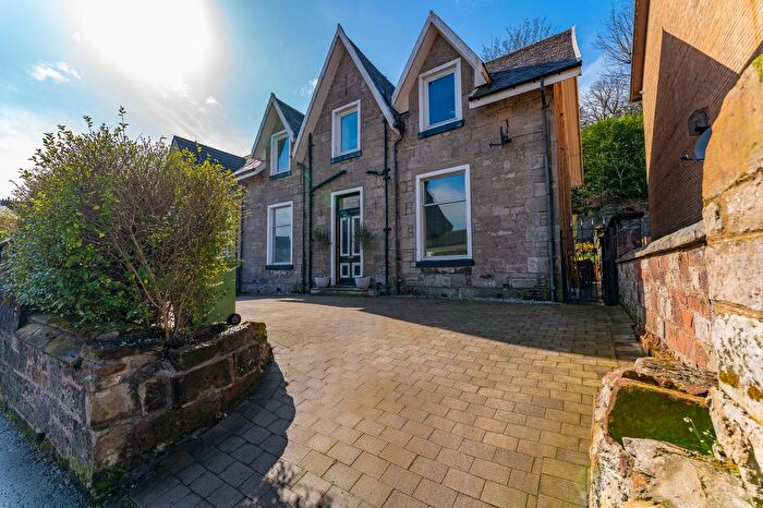 5 Bedroom Semi-Detached House For Sale In West Bridgend, Dumbarton, G82