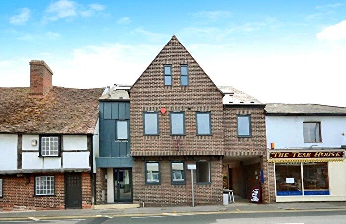 1 Bedroom Flat For Sale In Peach Street, Wokingham, Berkshire, RG40