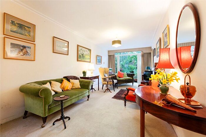 3 Bedroom Terraced House For Sale In Arlesey Close, London, SW15