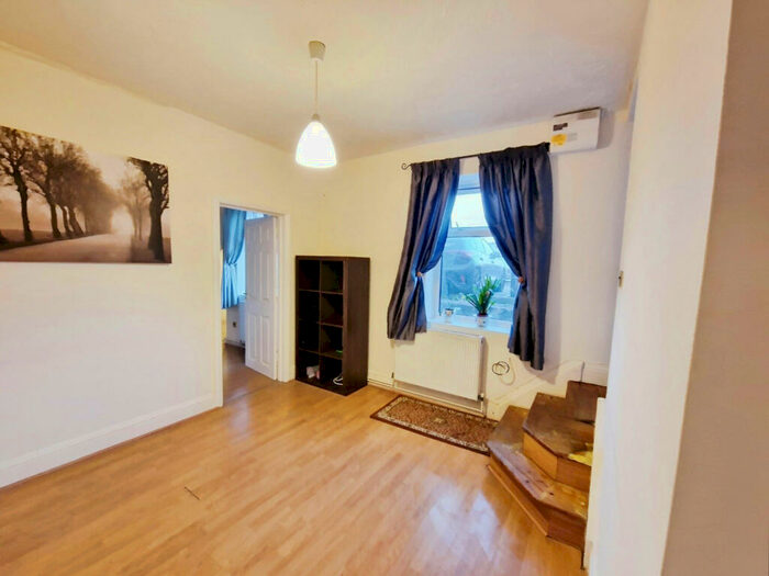 1 Bedroom Apartment To Rent In West Hill Road, Bournemouth, Dorset, BH2