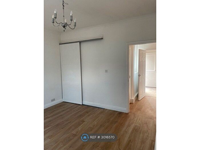 2 Bedroom Flat To Rent In Baron Road, Dagenham, RM8