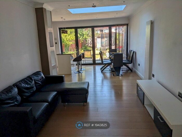 4 Bedroom Terraced House To Rent In Kings Road, Harrow, HA2