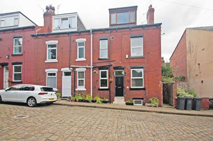 2 Bedroom End Of Terrace House To Rent In Vicarage View, Kirkstall, Leeds, LS5