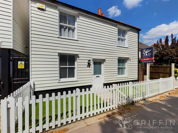 3 Bedroom Property To Rent In St. Marys Lane, Upminster, RM14