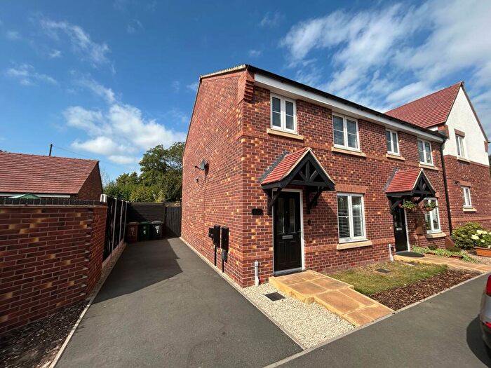 3 Bedroom Terraced House For Sale In Rockingham Way, Stanton, DE15