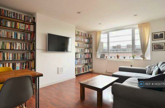 2 Bedroom Flat To Rent In Norman Court, London, SE22