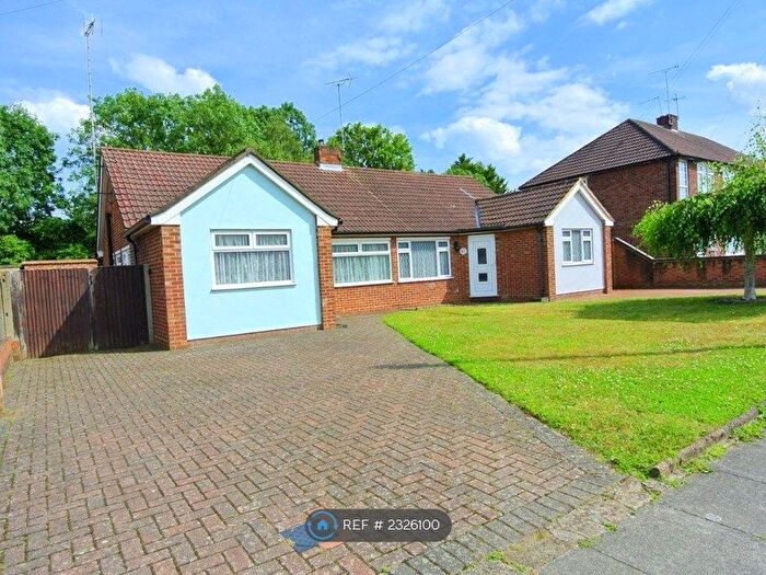 3 Bedroom Bungalow To Rent In Oak Way, Feltham, TW14