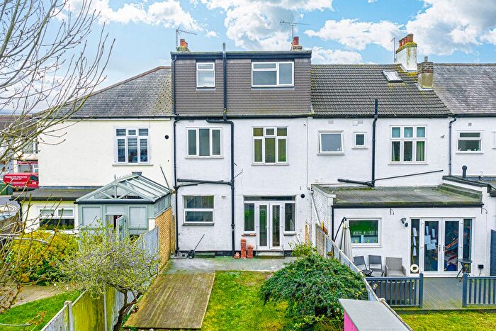 5 Bedroom Terraced House To Rent In Glendale Gardens, Leigh-On-Sea, SS9