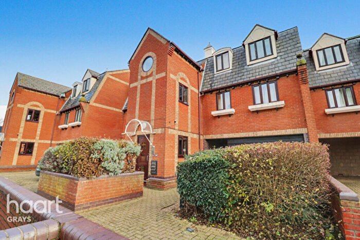 2 Bedroom Flat For Sale In Jetty Walk, Grays, RM17